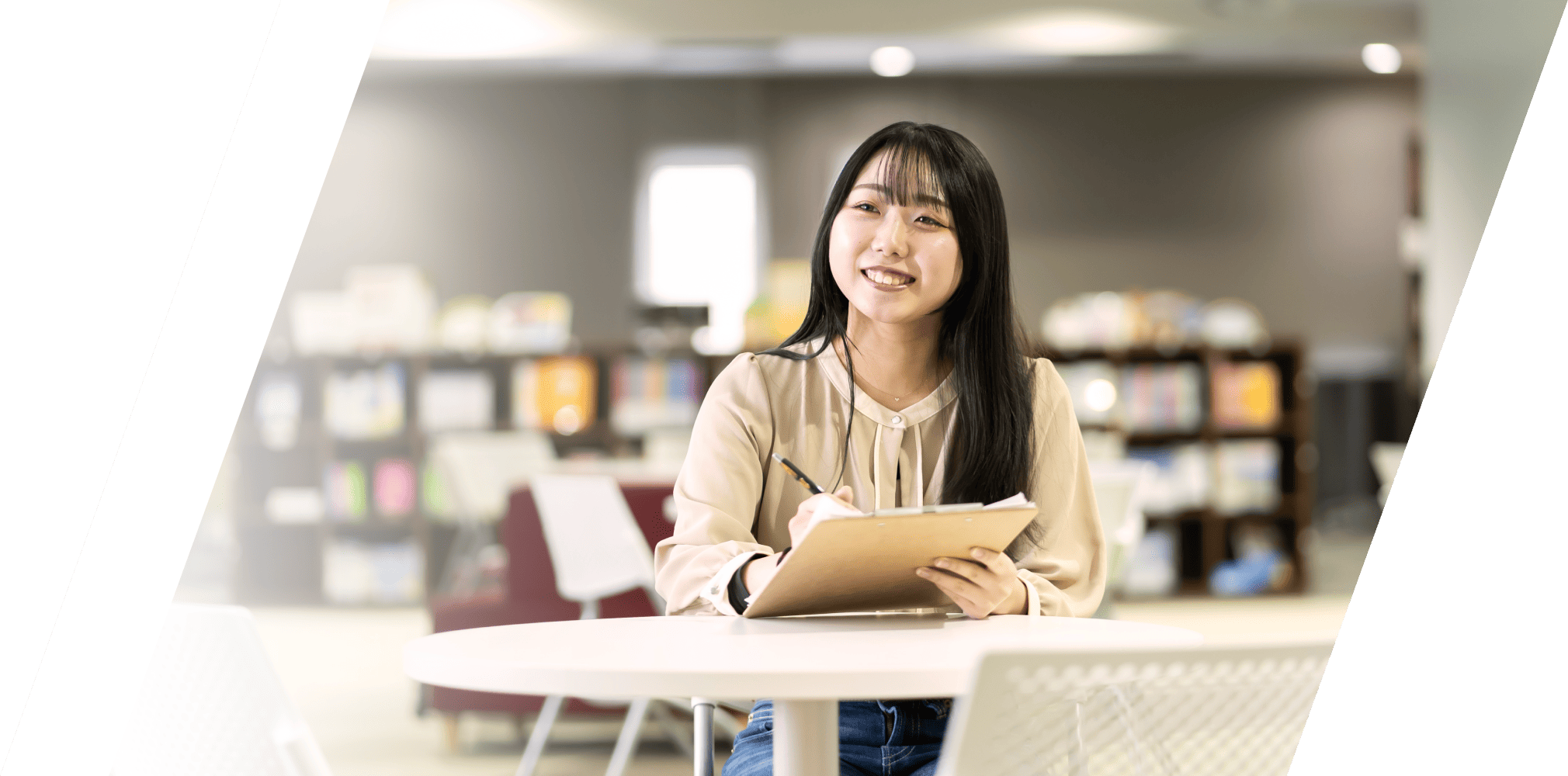 楽しそうに授業を受ける大学生